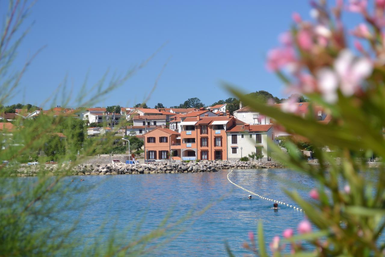Apartments Myadria Malinska Exterior photo