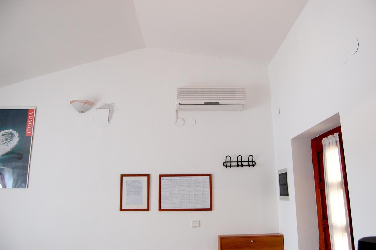 Apartments Myadria Malinska Exterior photo