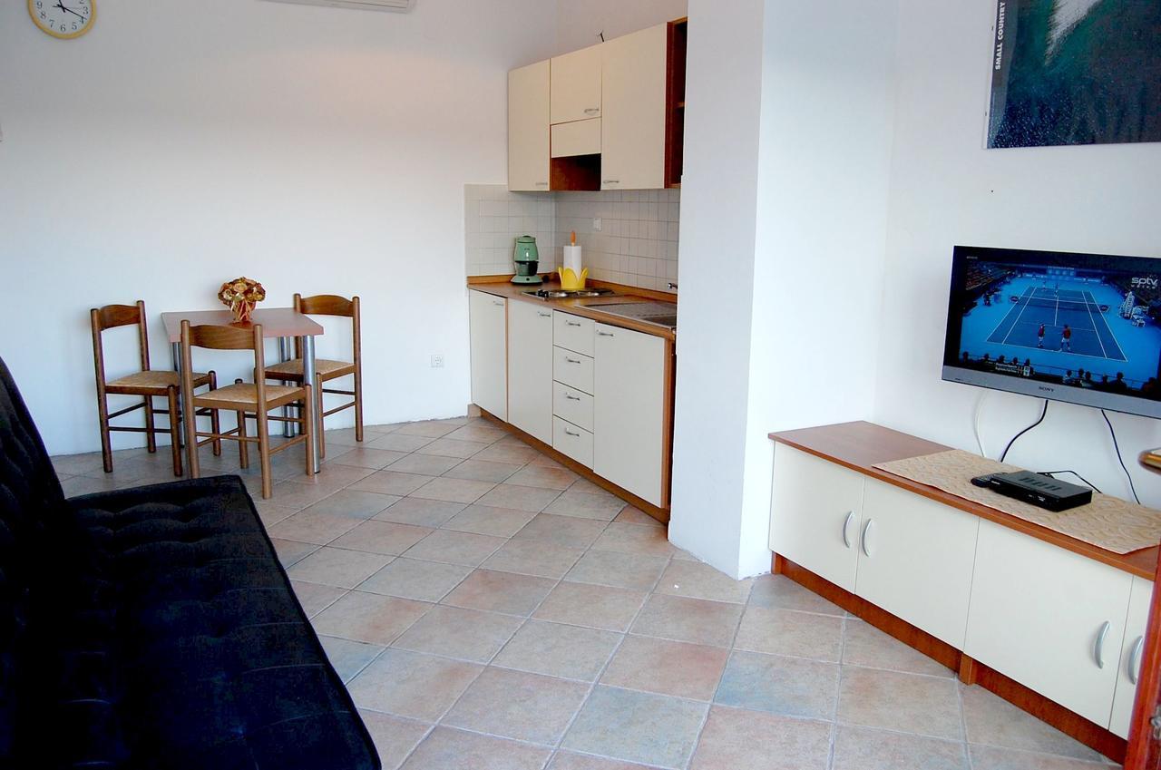 Apartments Myadria Malinska Exterior photo
