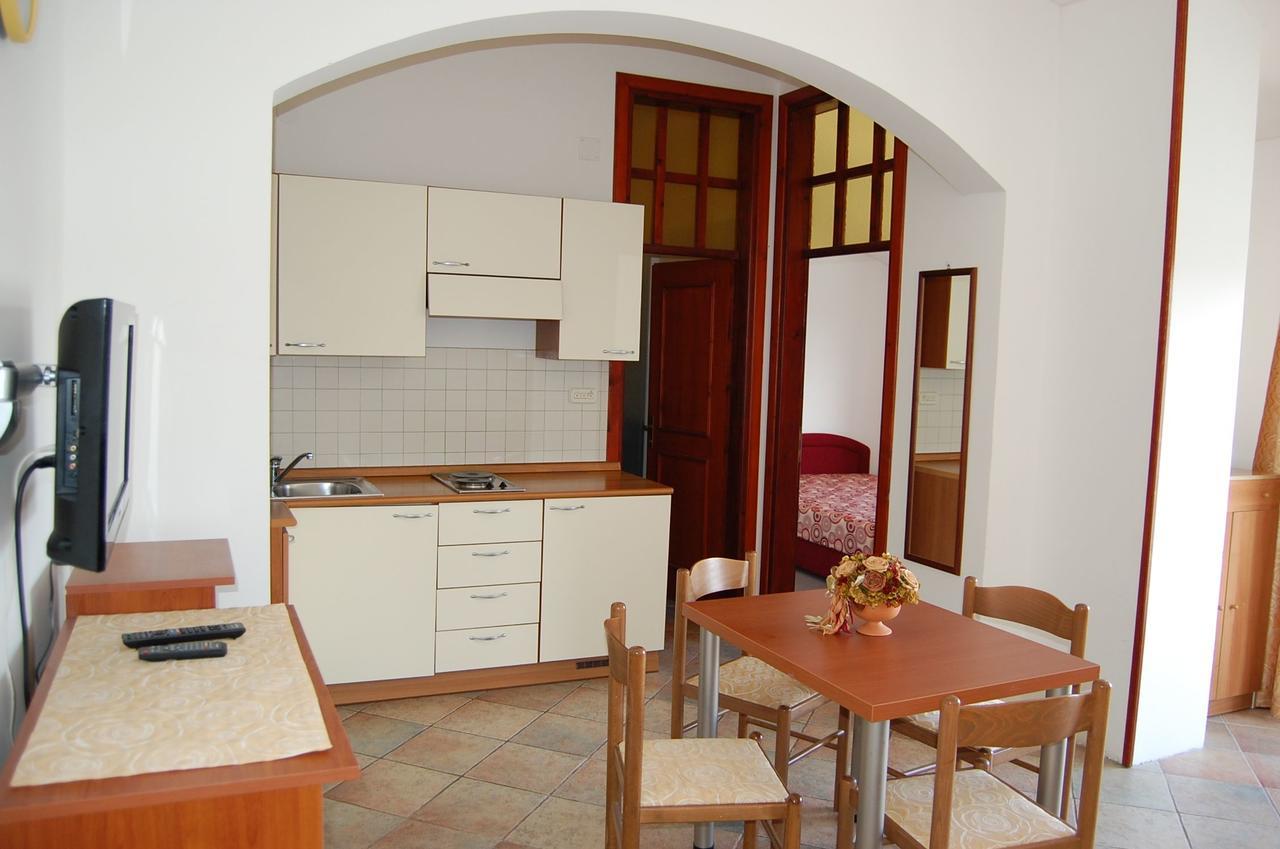 Apartments Myadria Malinska Exterior photo