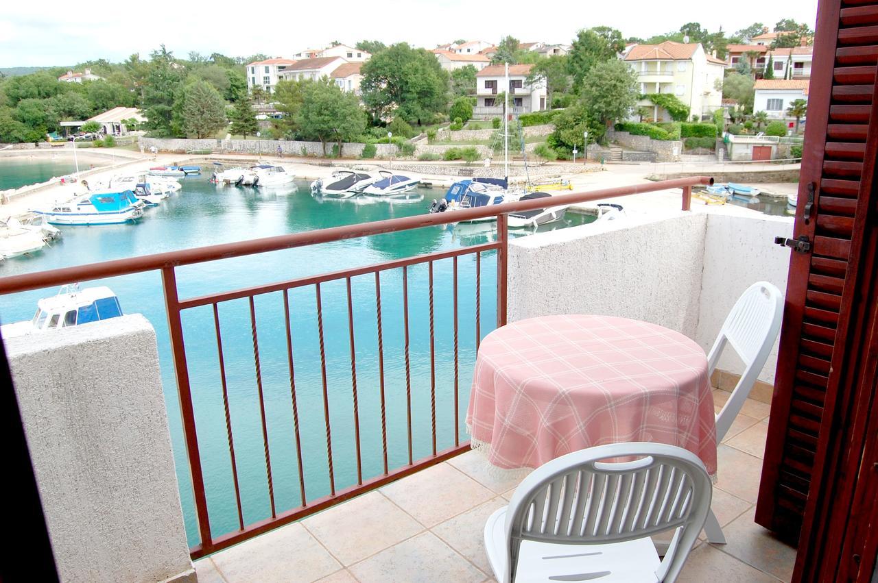 Apartments Myadria Malinska Exterior photo