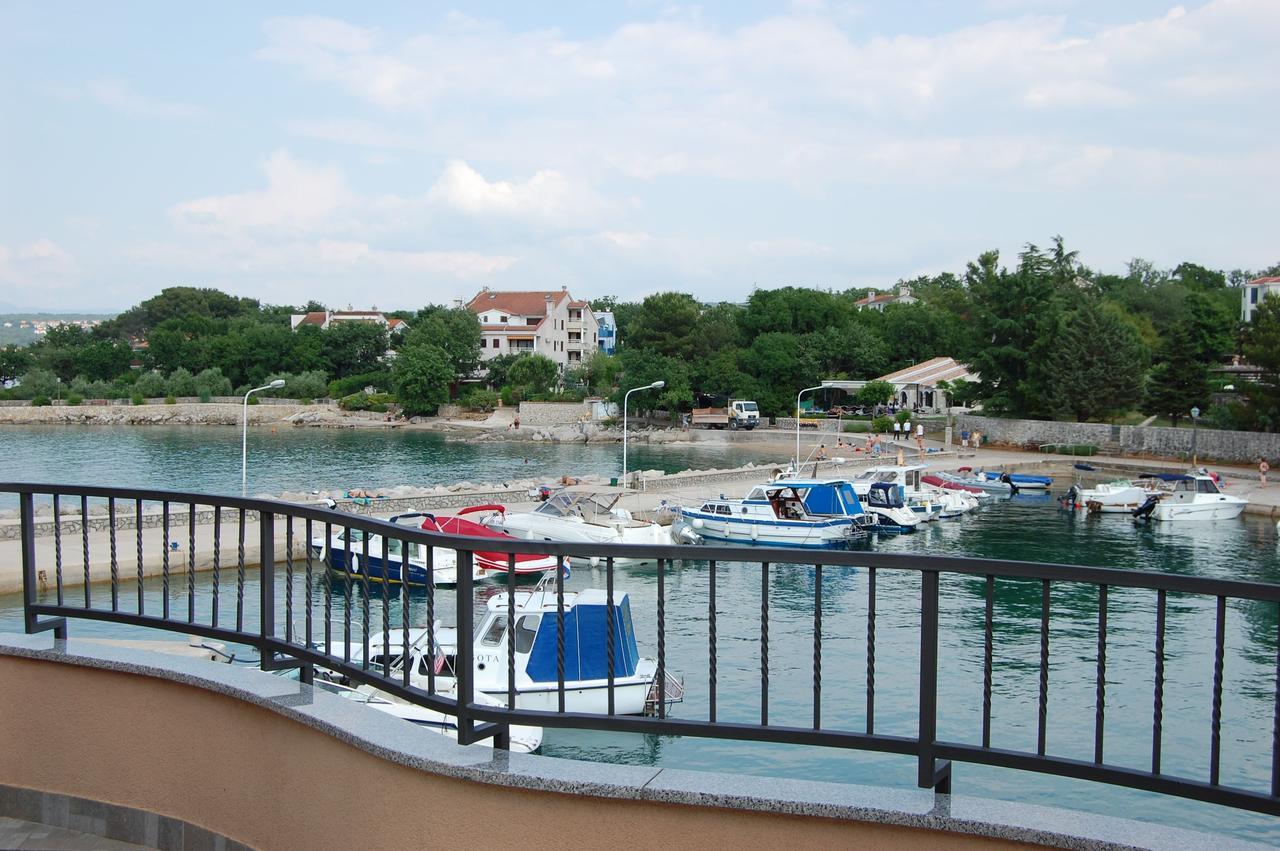 Apartments Myadria Malinska Exterior photo