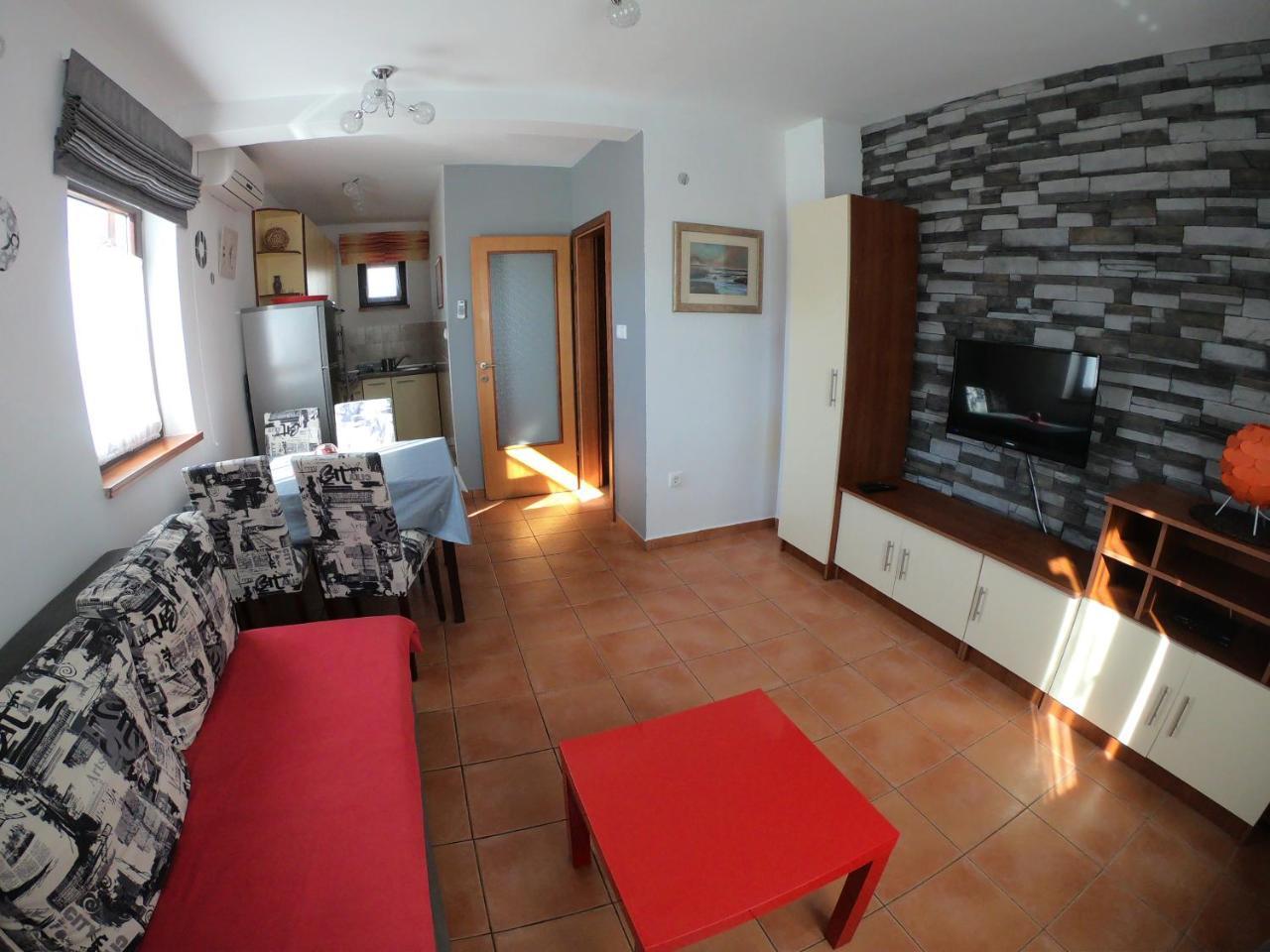 Apartments Myadria Malinska Exterior photo